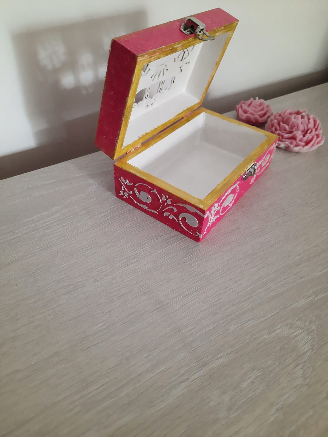 Caseta bijuterii cu trasura - casă & stil de viață - accesorii pentru decorat casa - decorațiuni de masă și decorațiuni pentru rafturi - decorațiuni de masă - Artynos.ro Caseta bijuterii cu trasura - casă & stil de viață - accesorii pentru decorat casa - decorațiuni de masă și decorațiuni pentru rafturi - decorațiuni de masă - Artynos.ro