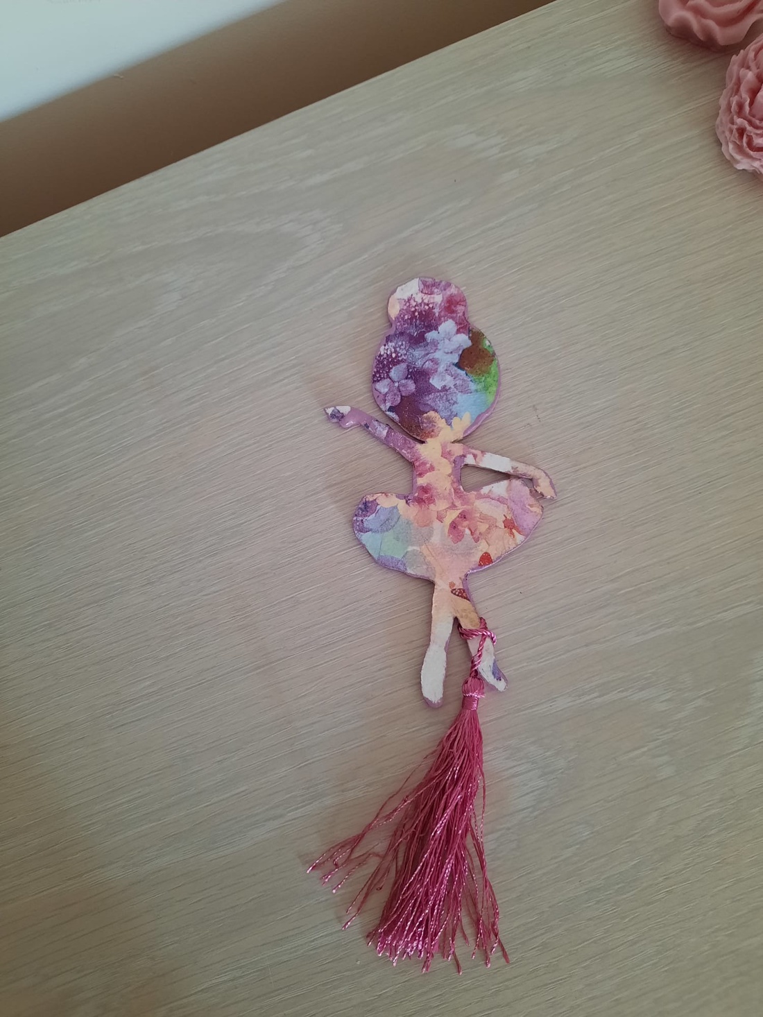 Semn de carte balerina mov - cărți și creații cu tematică muzicală, cadouri - semn de carte - Artynos.ro Semn de carte balerina mov - cărți și creații cu tematică muzicală, cadouri - semn de carte - Artynos.ro