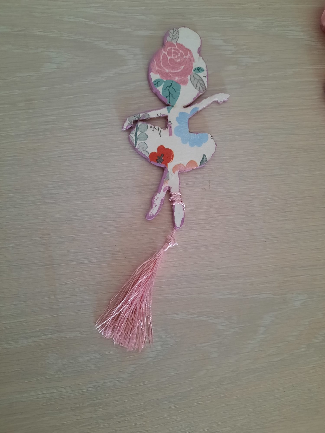 Semn de carte balerina roz - cărți și creații cu tematică muzicală, cadouri - semn de carte - Artynos.ro Semn de carte balerina roz - cărți și creații cu tematică muzicală, cadouri - semn de carte - Artynos.ro
