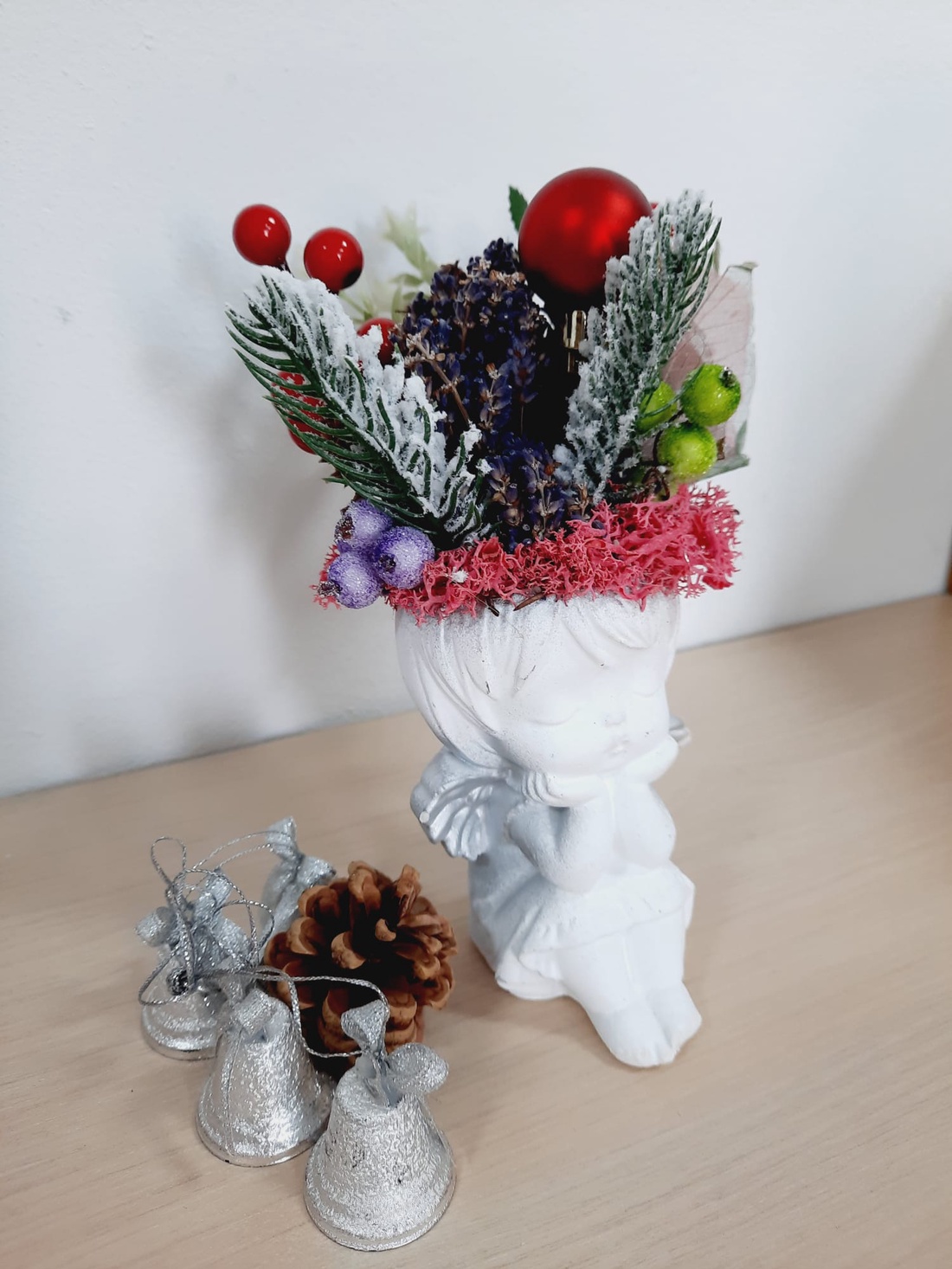 Vaza ingeras - casă & stil de viață - accesorii pentru decorat casa - suport de flori - vaze - Artynos.ro Vaza ingeras - casă & stil de viață - accesorii pentru decorat casa - suport de flori - vaze - Artynos.ro