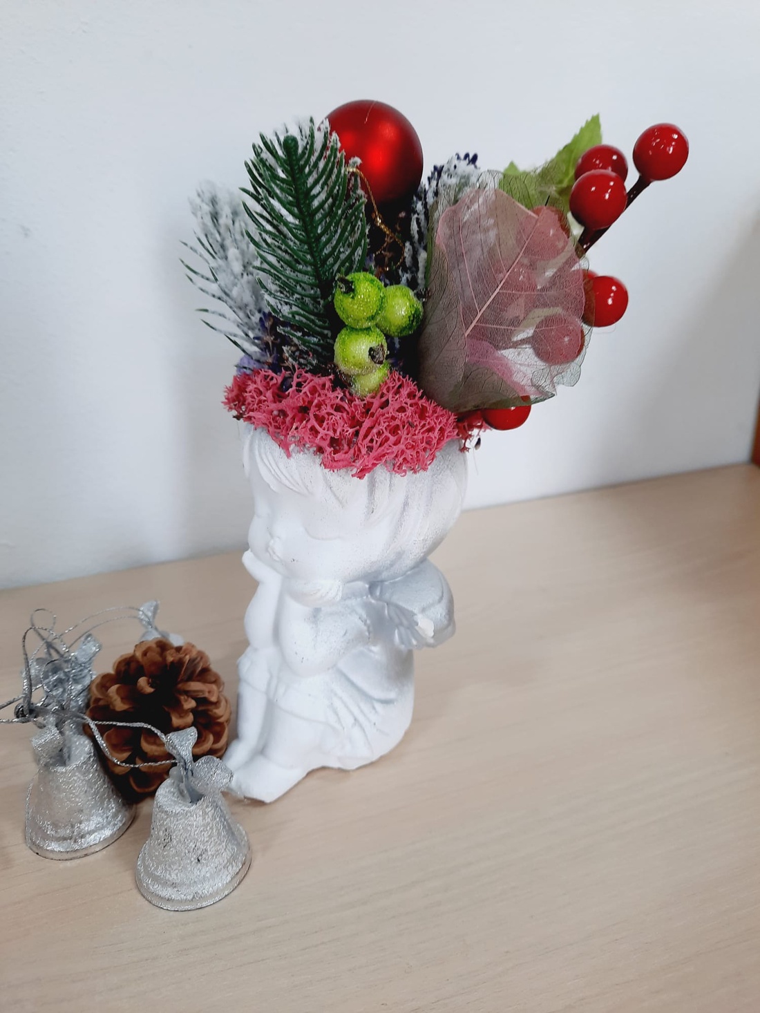 Vaza ingeras - casă & stil de viață - accesorii pentru decorat casa - suport de flori - vaze - Artynos.ro Vaza ingeras - casă & stil de viață - accesorii pentru decorat casa - suport de flori - vaze - Artynos.ro