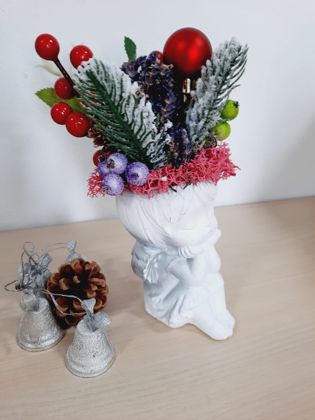 Vaza ingeras - casă & stil de viață - accesorii pentru decorat casa - suport de flori - vaze - Artynos.ro Vaza ingeras - casă & stil de viață - accesorii pentru decorat casa - suport de flori - vaze - Artynos.ro