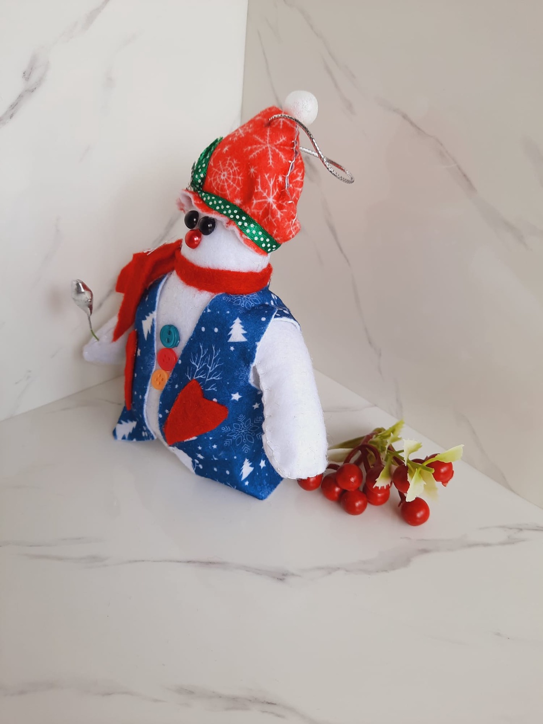 Om de zapada cu vesta albastra - jucării și echipamente pentru copii - jucării și accesorii pentru copii - păpuși de joacă - Artynos.ro Om de zapada cu vesta albastra - jucării și echipamente pentru copii - jucării și accesorii pentru copii - păpuși de joacă - Artynos.ro