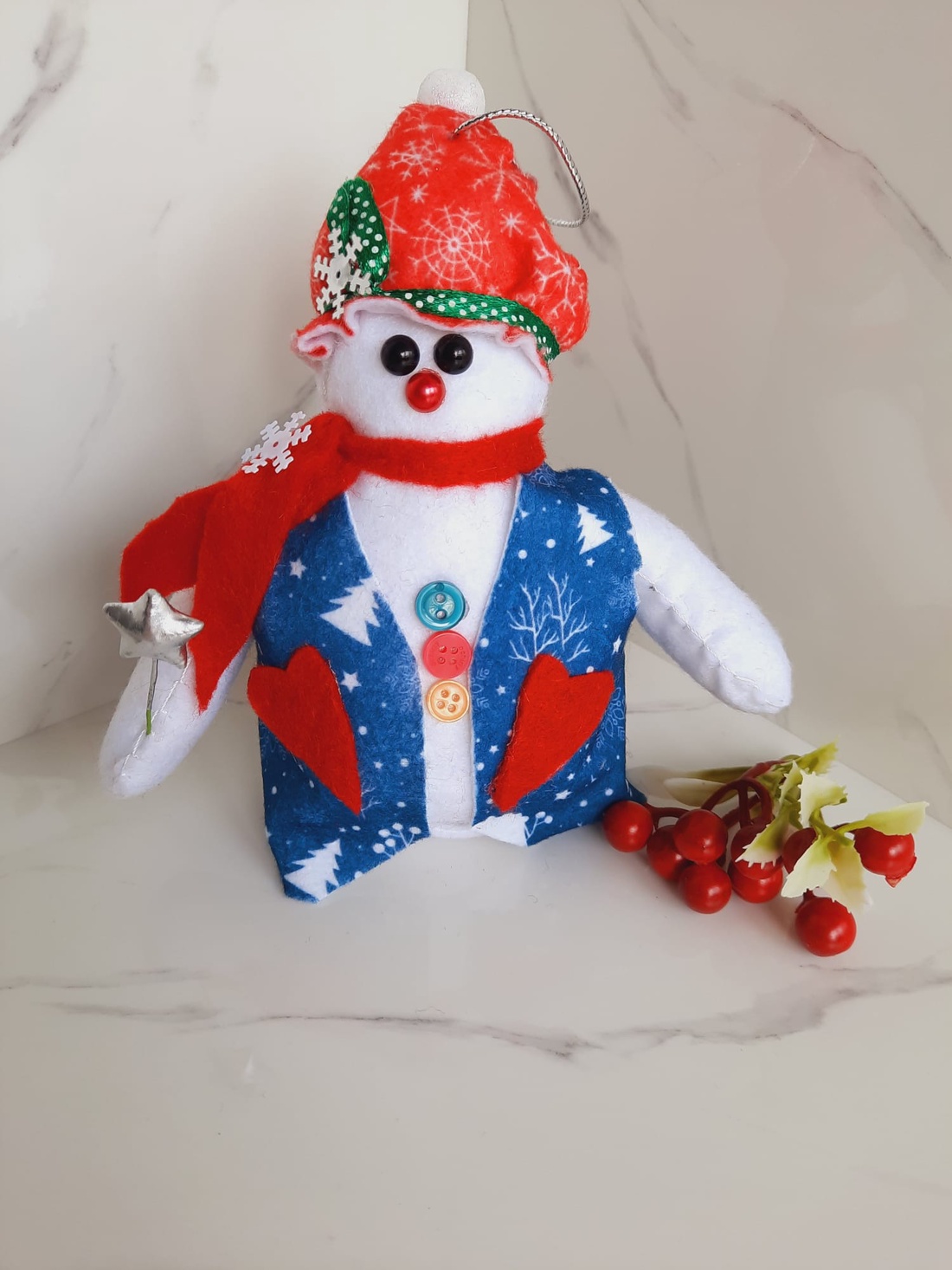 Om de zapada cu vesta albastra - jucării și echipamente pentru copii - jucării și accesorii pentru copii - păpuși de joacă - Artynos.ro Om de zapada cu vesta albastra - jucării și echipamente pentru copii - jucării și accesorii pentru copii - păpuși de joacă - Artynos.ro