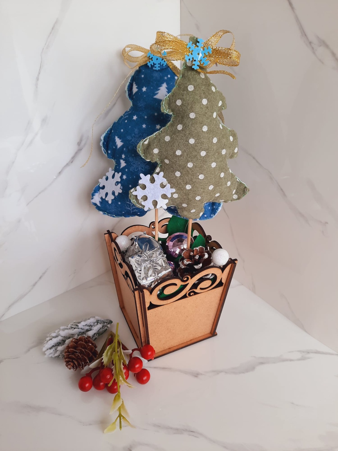 Ghiveci cu brazi colorati - casă & stil de viață - accesorii pentru decorat casa - decorațiuni de masă și decorațiuni pentru rafturi  - decorațiuni de masă - Artynos.ro