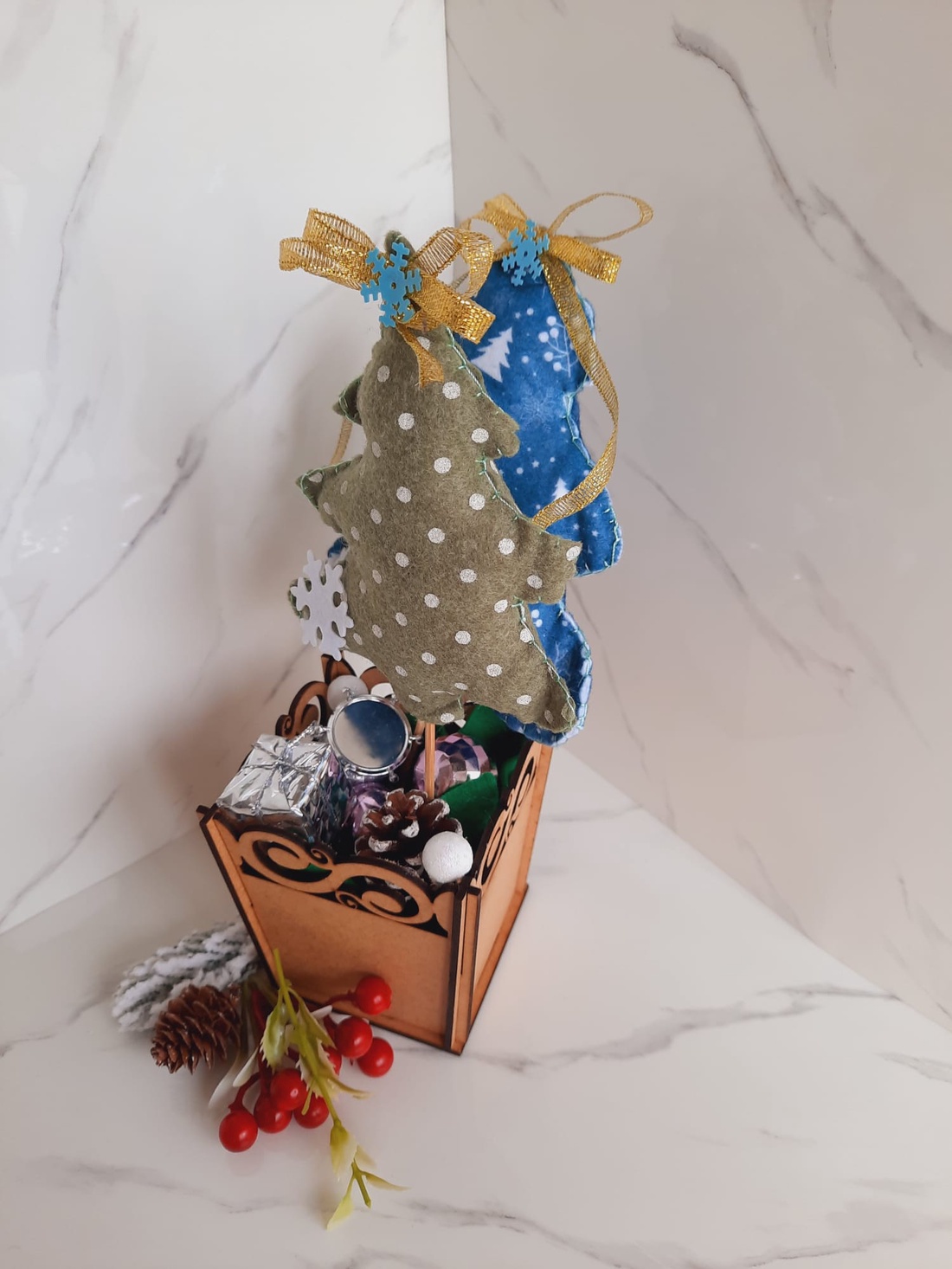 Ghiveci cu brazi colorati - casă & stil de viață - accesorii pentru decorat casa - decorațiuni de masă și decorațiuni pentru rafturi  - decorațiuni de masă - Artynos.ro