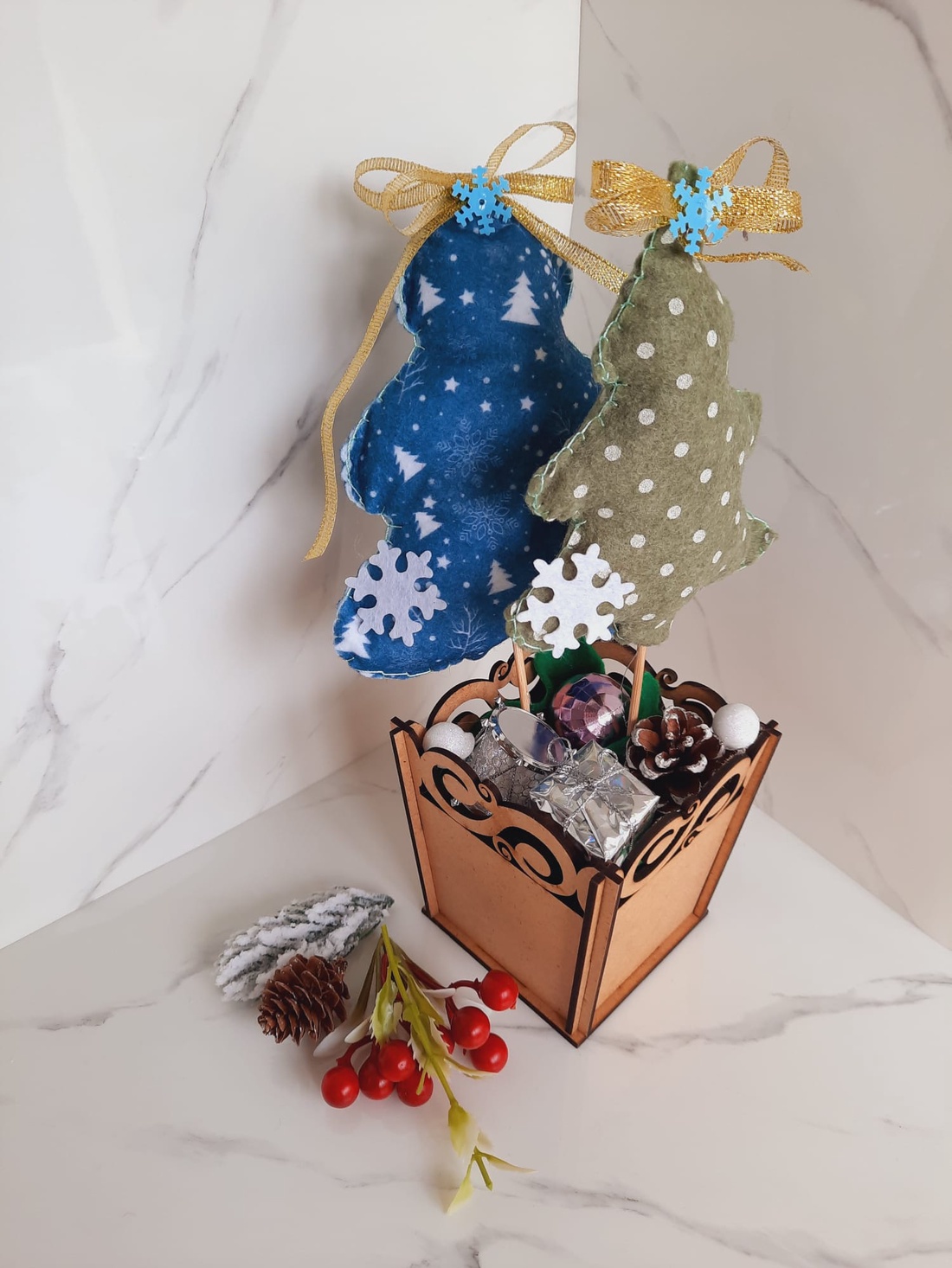 Ghiveci cu brazi colorati - casă & stil de viață - accesorii pentru decorat casa - decorațiuni de masă și decorațiuni pentru rafturi  - decorațiuni de masă - Artynos.ro