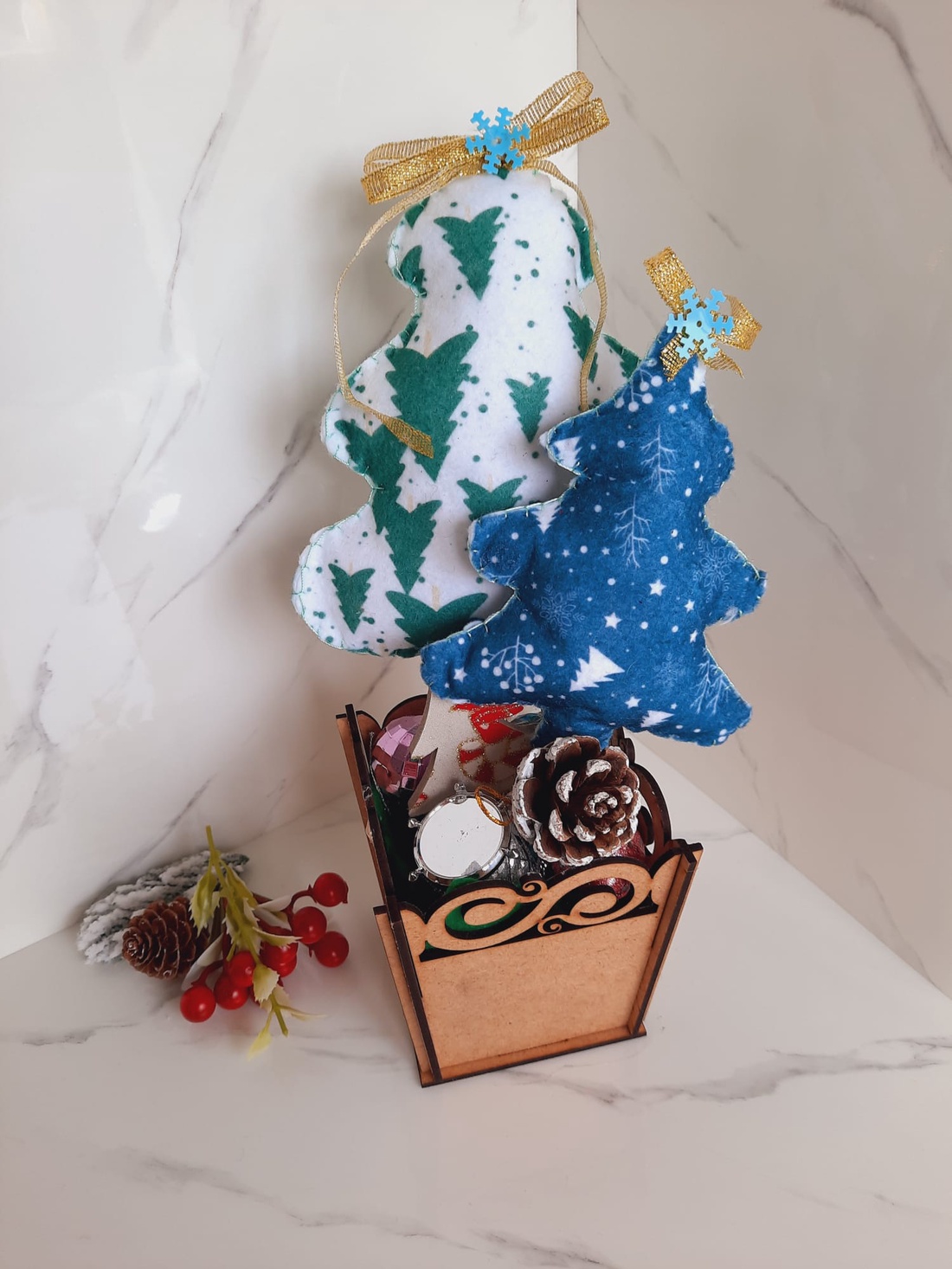 Ghiveci cu brazi colorati - casă & stil de viață - accesorii pentru decorat casa - decorațiuni de masă și decorațiuni pentru rafturi  - decorațiuni de masă - Artynos.ro