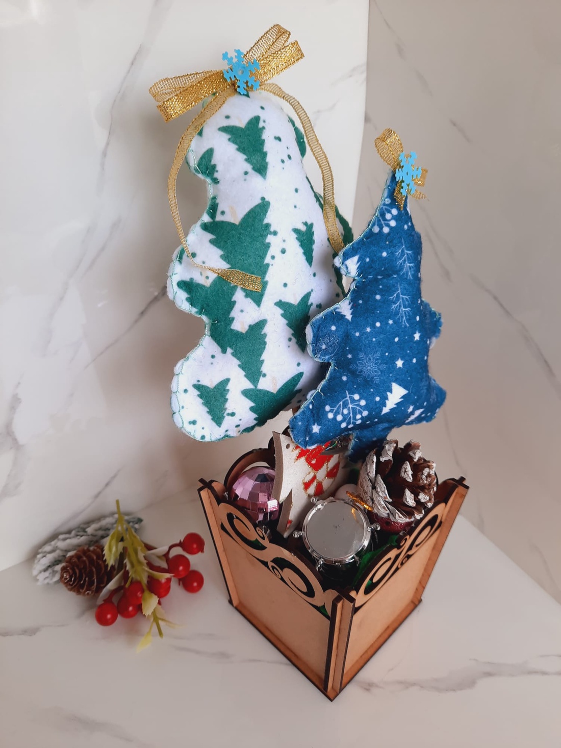 Ghiveci cu brazi colorati - casă & stil de viață - accesorii pentru decorat casa - decorațiuni de masă și decorațiuni pentru rafturi  - decorațiuni de masă - Artynos.ro