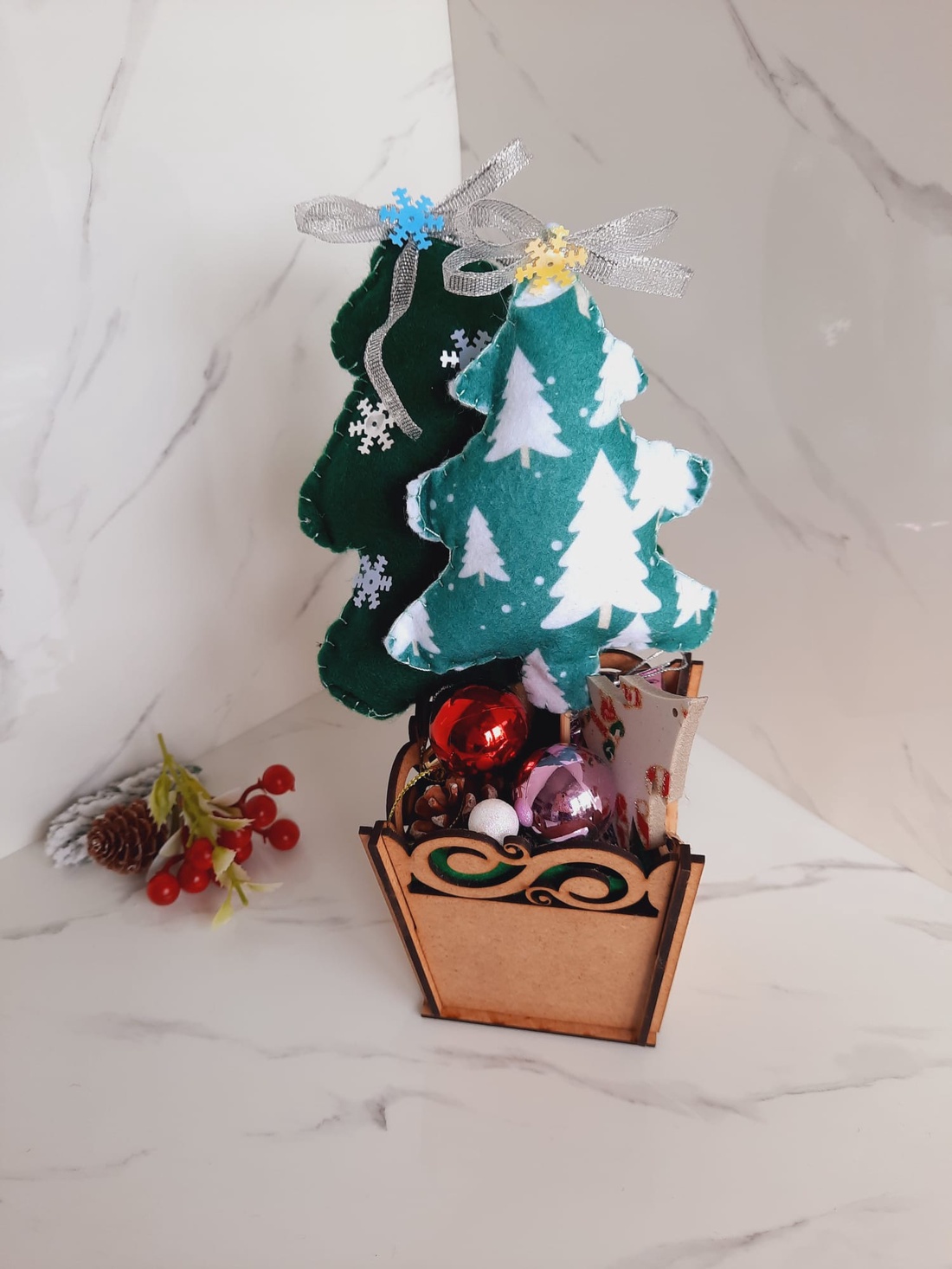 Ghiveci cu brazi colorati - casă & stil de viață - accesorii pentru decorat casa - decorațiuni de masă și decorațiuni pentru rafturi  - decorațiuni de masă - Artynos.ro