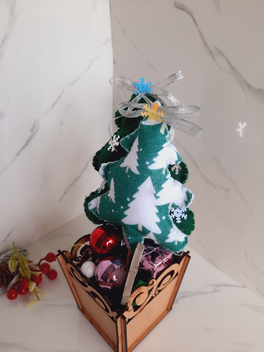 Ghiveci cu brazi colorati - casă & stil de viață - accesorii pentru decorat casa - decorațiuni de masă și decorațiuni pentru rafturi  - decorațiuni de masă - Artynos.ro
