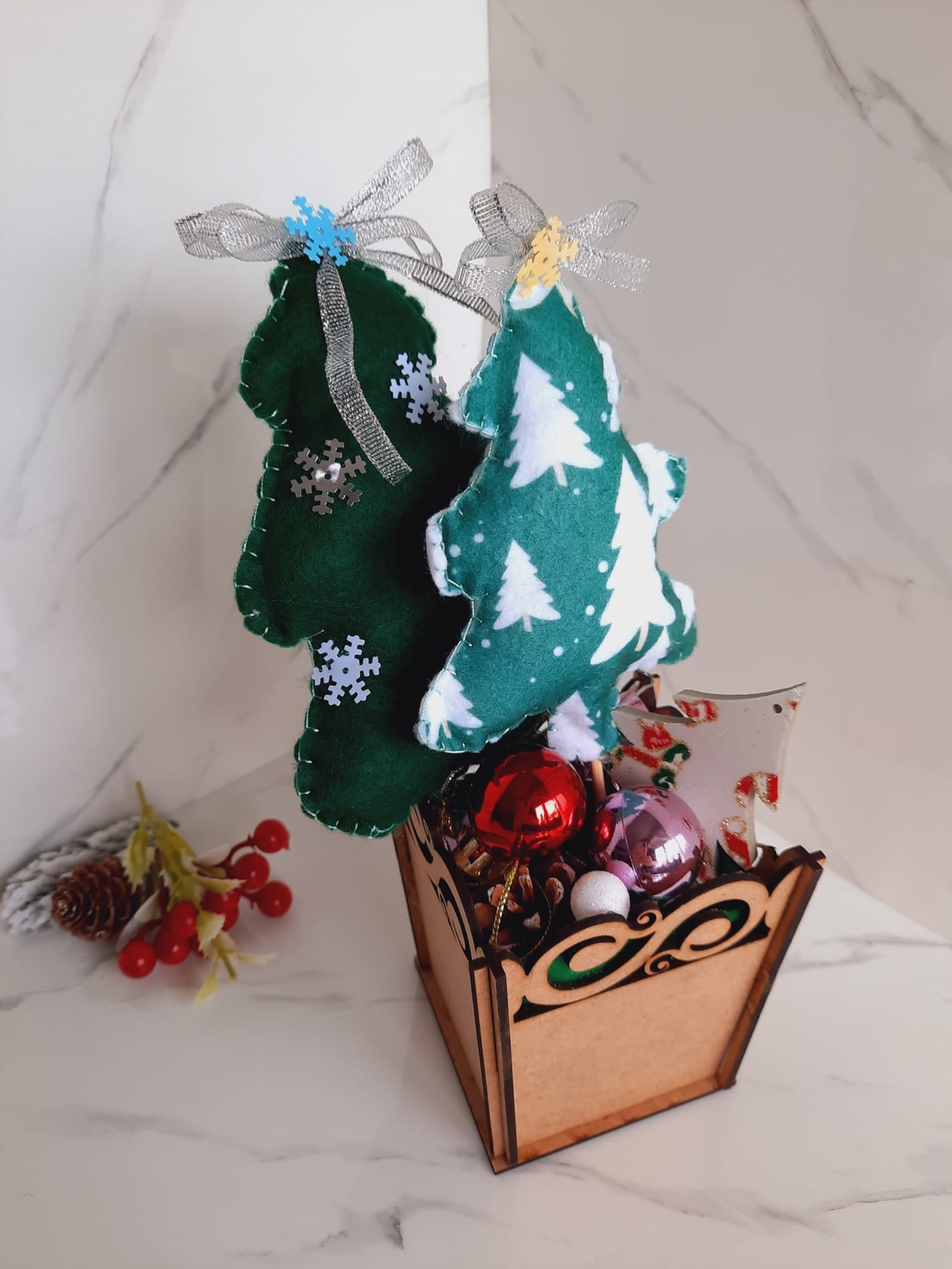 Ghiveci cu brazi colorati - casă & stil de viață - accesorii pentru decorat casa - decorațiuni de masă și decorațiuni pentru rafturi  - decorațiuni de masă - Artynos.ro