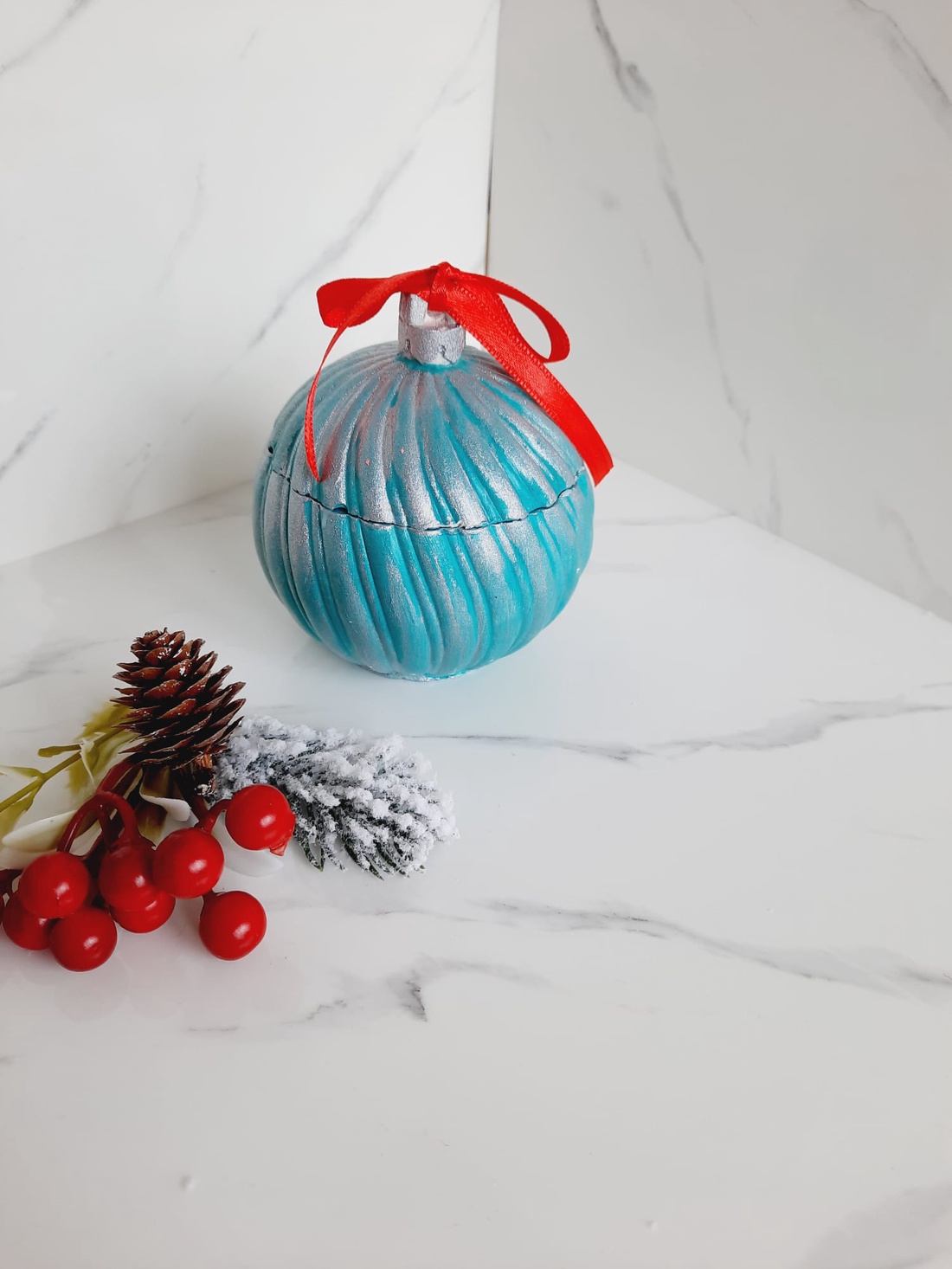 Glob albastru lumanare - crăciun - decorațiuni de crăciun de casă - globuri de crăciun - Artynos.ro Glob albastru lumanare - crăciun - decorațiuni de crăciun de casă - globuri de crăciun - Artynos.ro