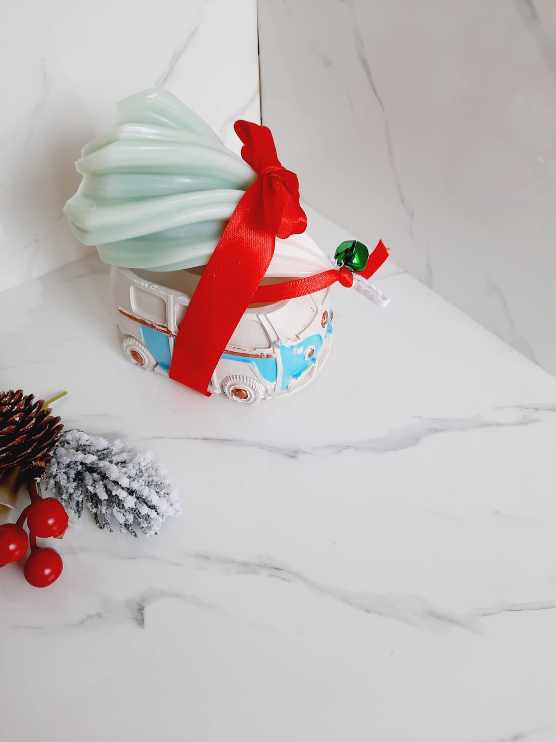 Autobuz cu brad lumanare - casă & stil de viață - lumânări, parfumuri, arome - lumânare - lumânări artizanale - Artynos.ro Autobuz cu brad lumanare - casă & stil de viață - lumânări, parfumuri, arome - lumânare - lumânări artizanale - Artynos.ro