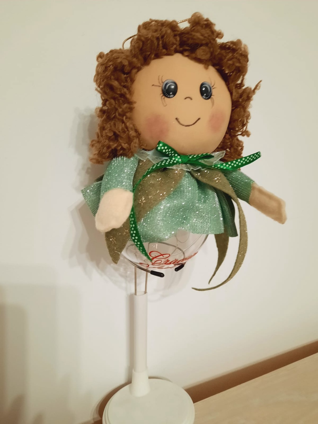 Baietel in costum verde decoratiune - crăciun - decorațiuni de crăciun de casă - globuri de crăciun - Artynos.ro