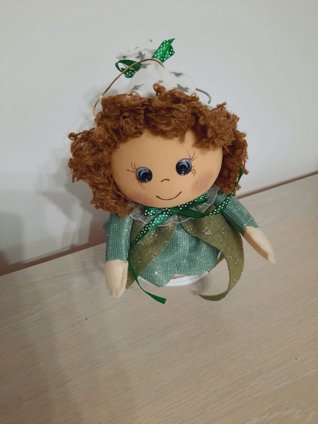 Baietel in costum verde decoratiune - crăciun - decorațiuni de crăciun de casă - globuri de crăciun - Artynos.ro