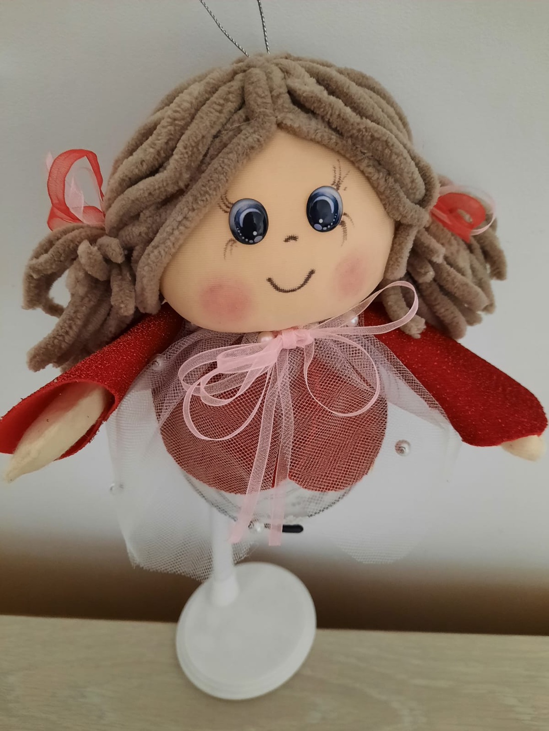 Fetita in costum rosu decoratiune - crăciun - decorațiuni de crăciun de casă - globuri de crăciun - Artynos.ro