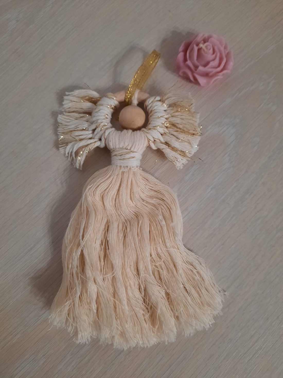 Ingeras pe cerc de lemn - casă & stil de viață - accesorii pentru decorat casa - decorațiuni de pereți, decorațiuni suspendate - decorațiuni perete, macramé - Artynos.ro