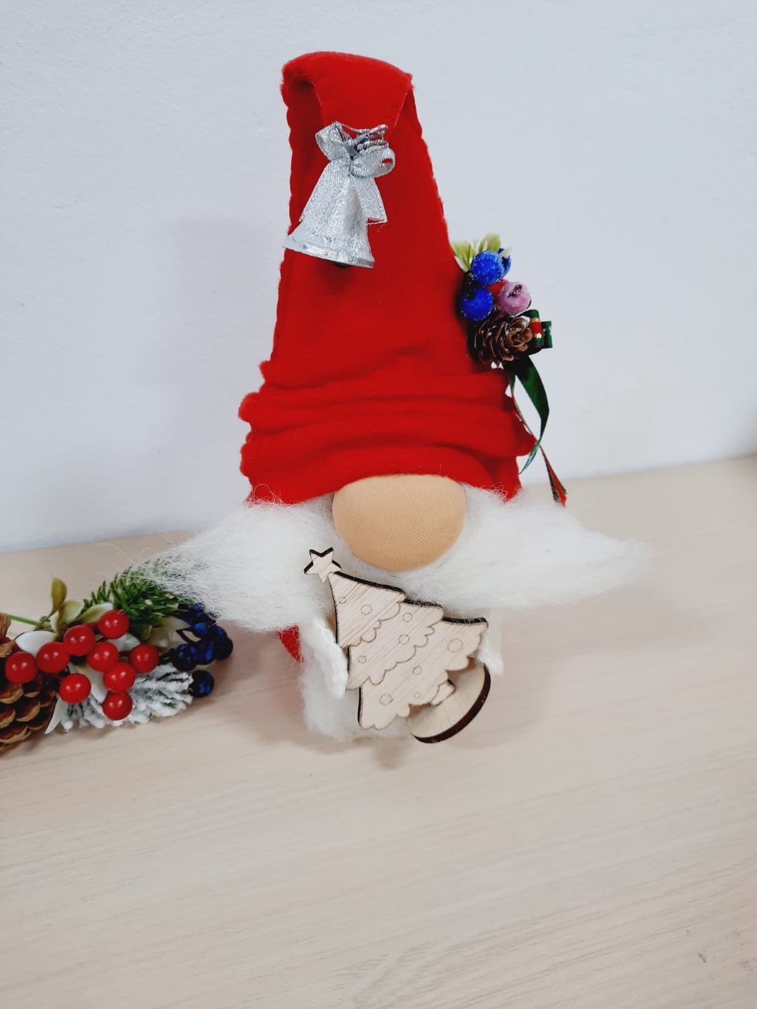 Gnom cu clopotel - jucării și echipamente pentru copii - jucării și accesorii pentru copii - păpuși de joacă - Artynos.ro