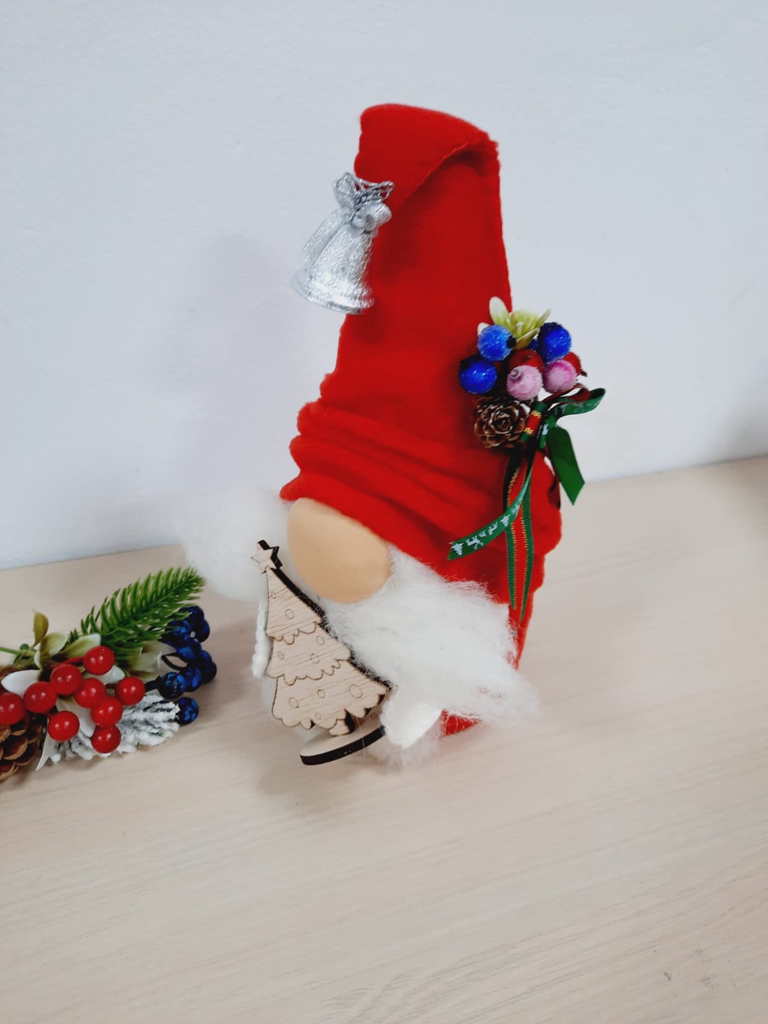 Gnom cu clopotel - jucării și echipamente pentru copii - jucării și accesorii pentru copii - păpuși de joacă - Artynos.ro