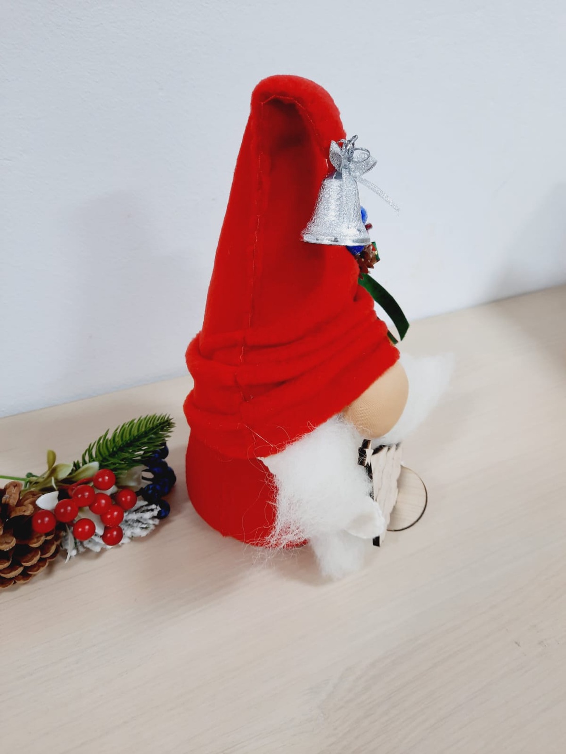 Gnom cu clopotel - jucării și echipamente pentru copii - jucării și accesorii pentru copii - păpuși de joacă - Artynos.ro