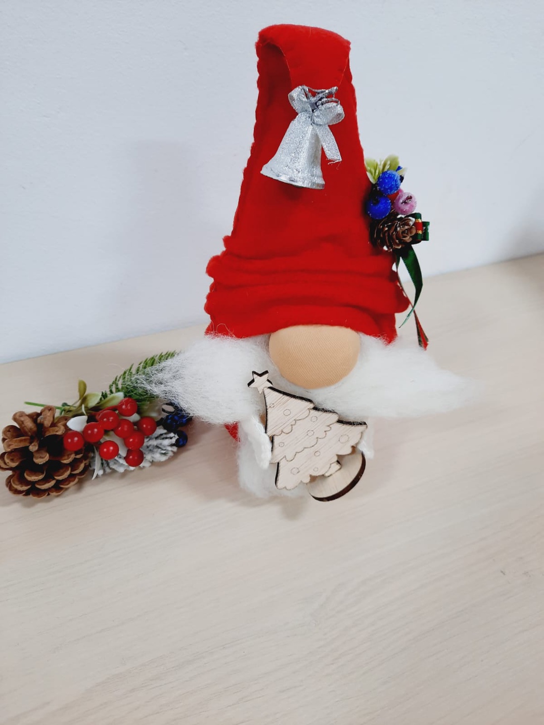 Gnom cu clopotel - jucării și echipamente pentru copii - jucării și accesorii pentru copii - păpuși de joacă - Artynos.ro