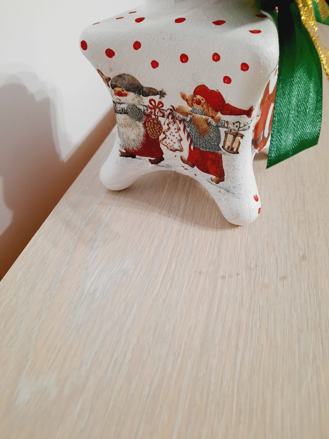 Bomboniera cu Mos Craciun - casă & stil de viață - accesorii pentru decorat casa - decorațiuni de masă și decorațiuni pentru rafturi  - decorațiuni de masă - Artynos.ro