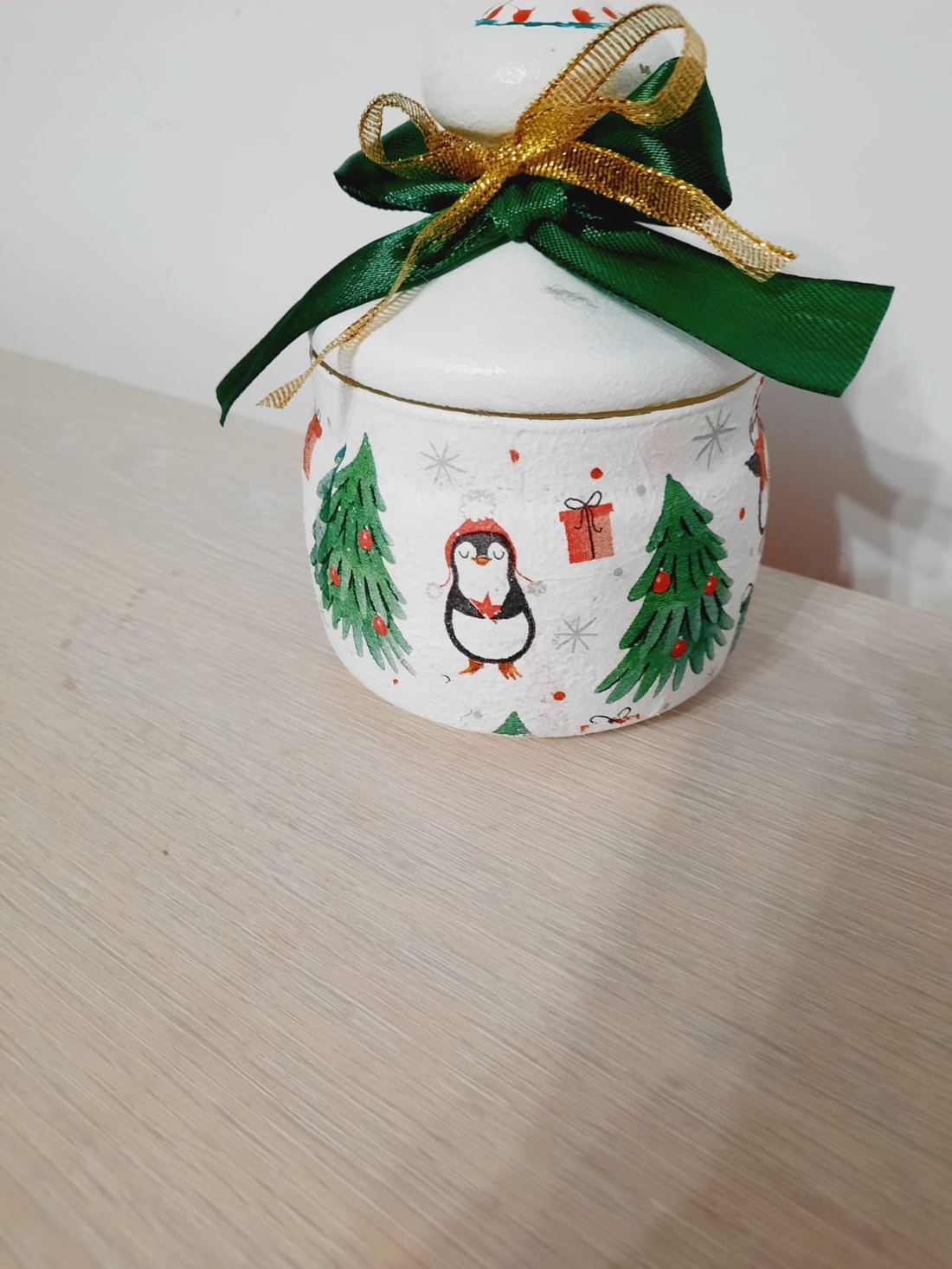 Bomboniera cu pinguin si brad - casă & stil de viață - accesorii pentru decorat casa - decorațiuni de masă și decorațiuni pentru rafturi  - decorațiuni de masă - Artynos.ro