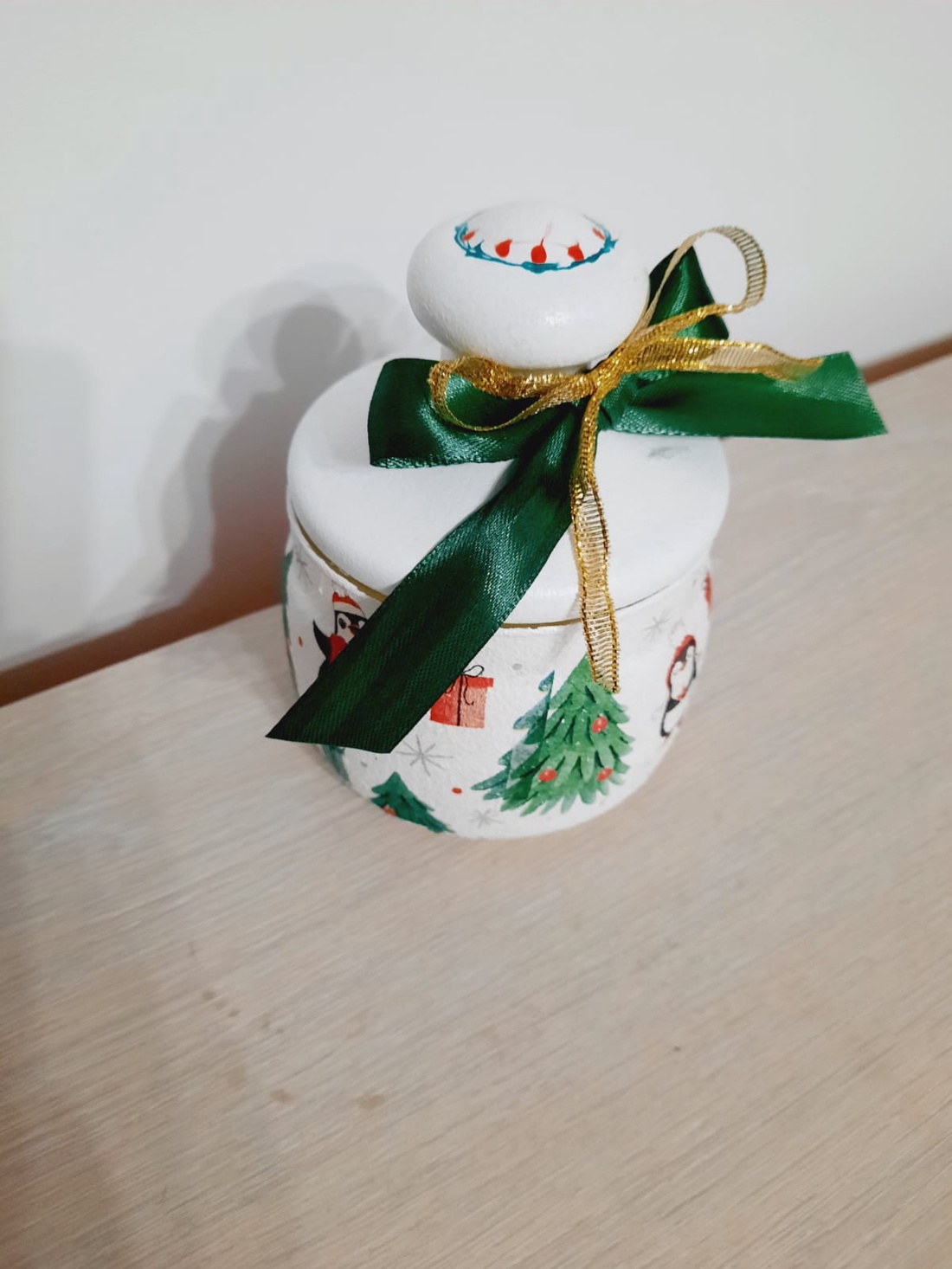 Bomboniera cu pinguin si brad - casă & stil de viață - accesorii pentru decorat casa - decorațiuni de masă și decorațiuni pentru rafturi  - decorațiuni de masă - Artynos.ro