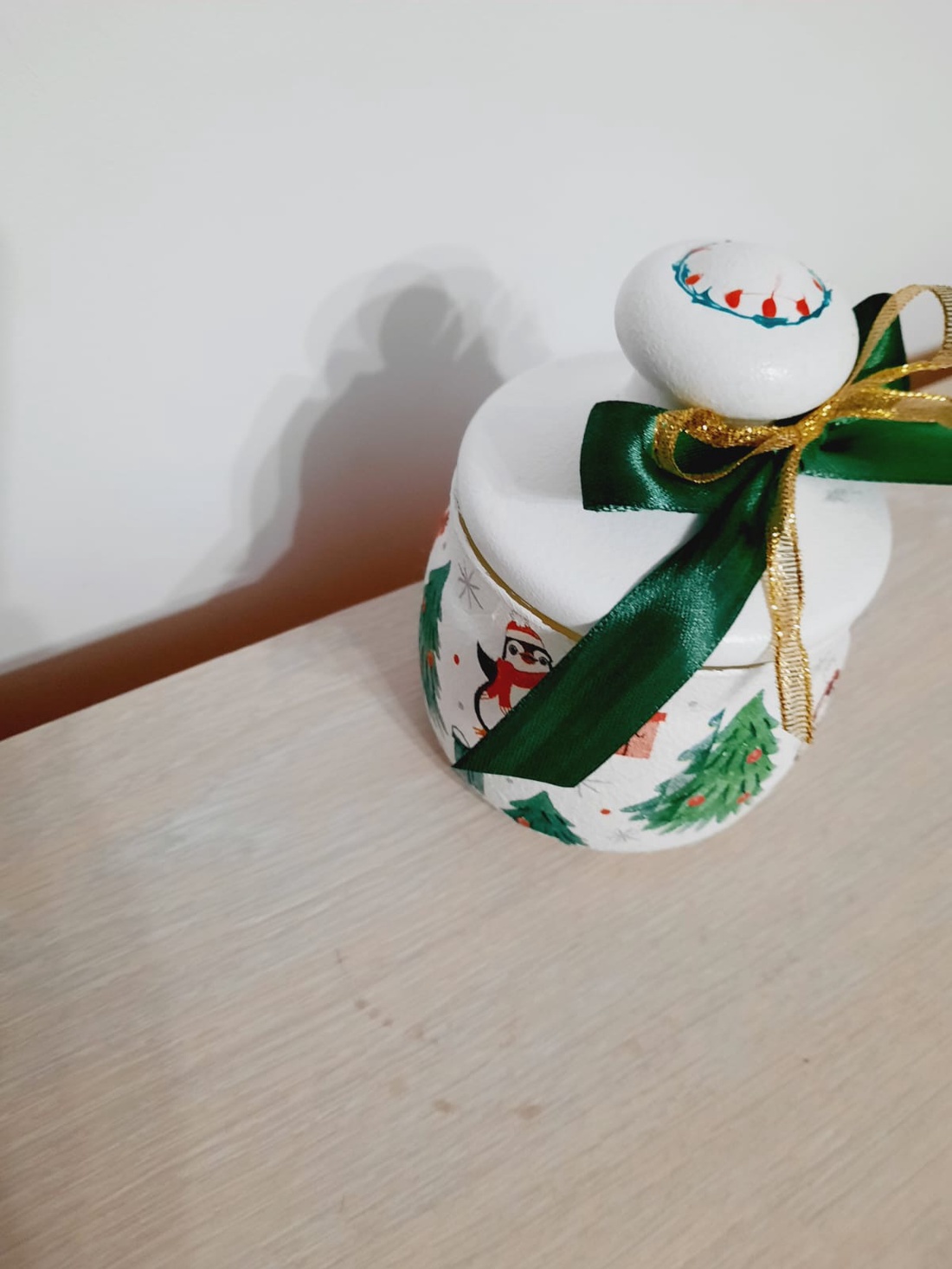 Bomboniera cu pinguin si brad - casă & stil de viață - accesorii pentru decorat casa - decorațiuni de masă și decorațiuni pentru rafturi  - decorațiuni de masă - Artynos.ro