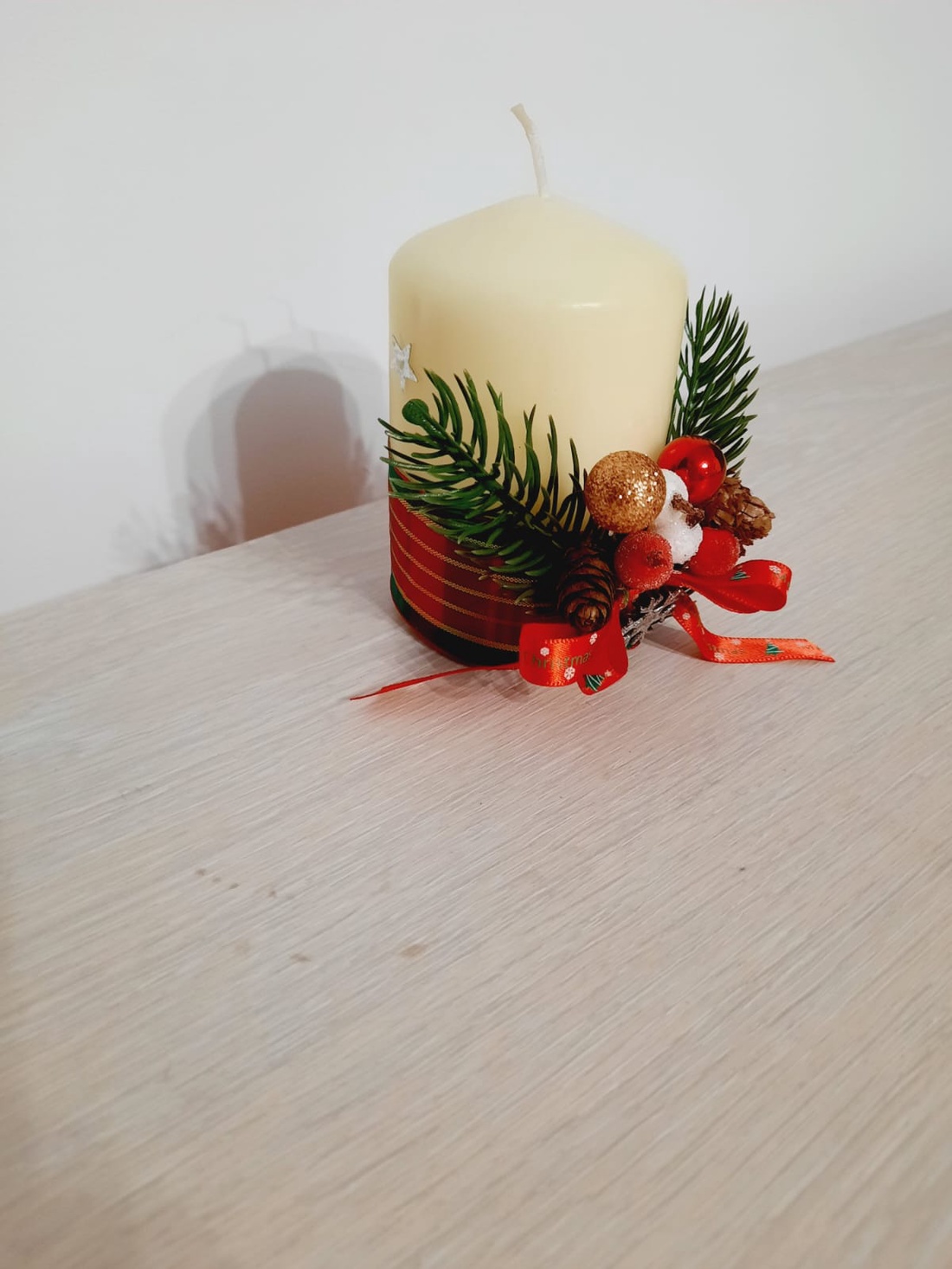 Lumanare scurta decorata crem - casă & stil de viață - lumânări, parfumuri, arome - lumânări și sfeșnice - Artynos.ro