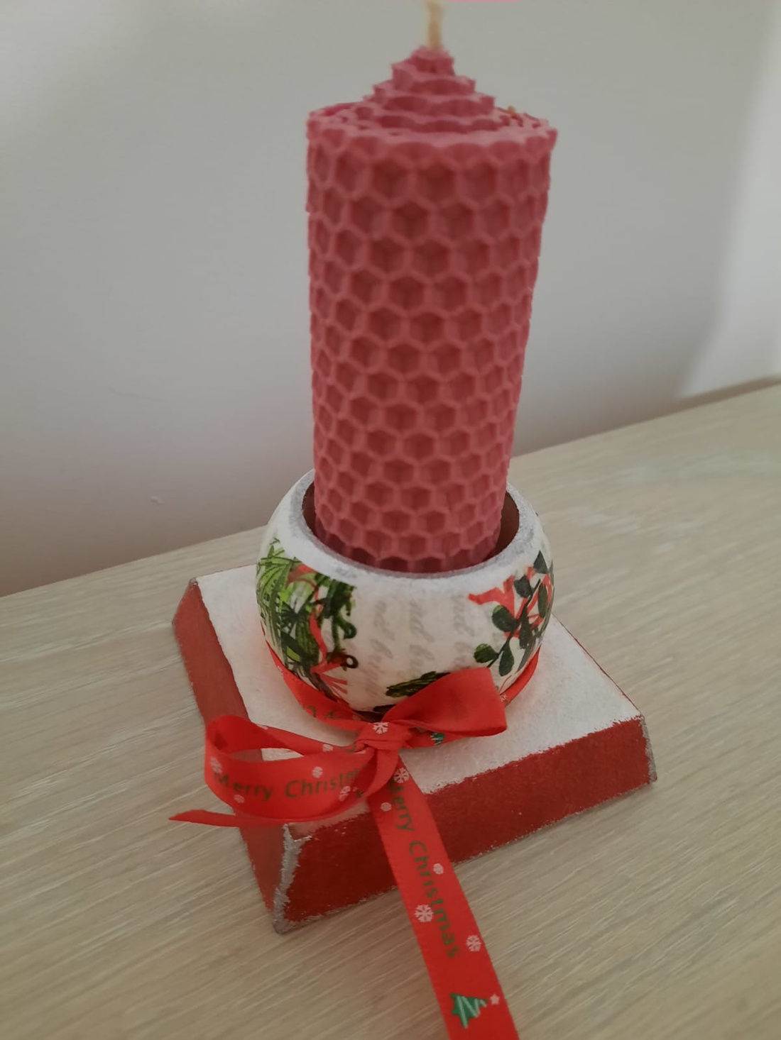 Suport patrat si lumanare fagure roz - casă & stil de viață - lumânări, parfumuri, arome - lumânări și sfeșnice - Artynos.ro