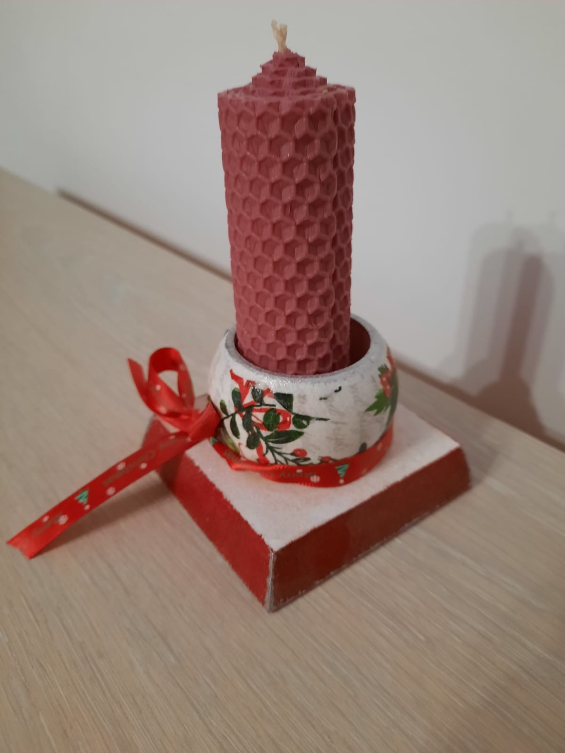 Suport patrat si lumanare fagure roz - casă & stil de viață - lumânări, parfumuri, arome - lumânări și sfeșnice - Artynos.ro