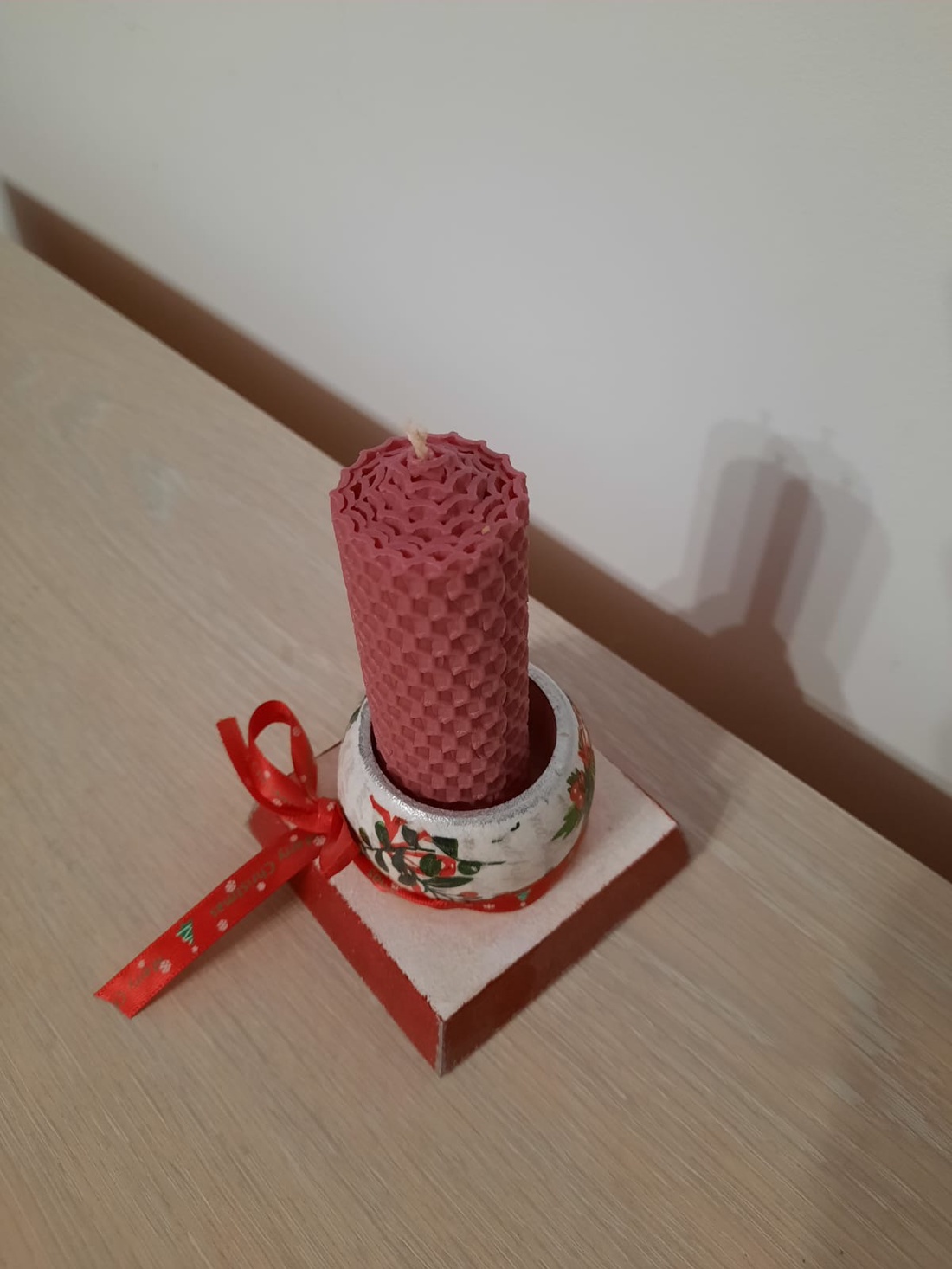 Suport patrat si lumanare fagure roz - casă & stil de viață - lumânări, parfumuri, arome - lumânări și sfeșnice - Artynos.ro