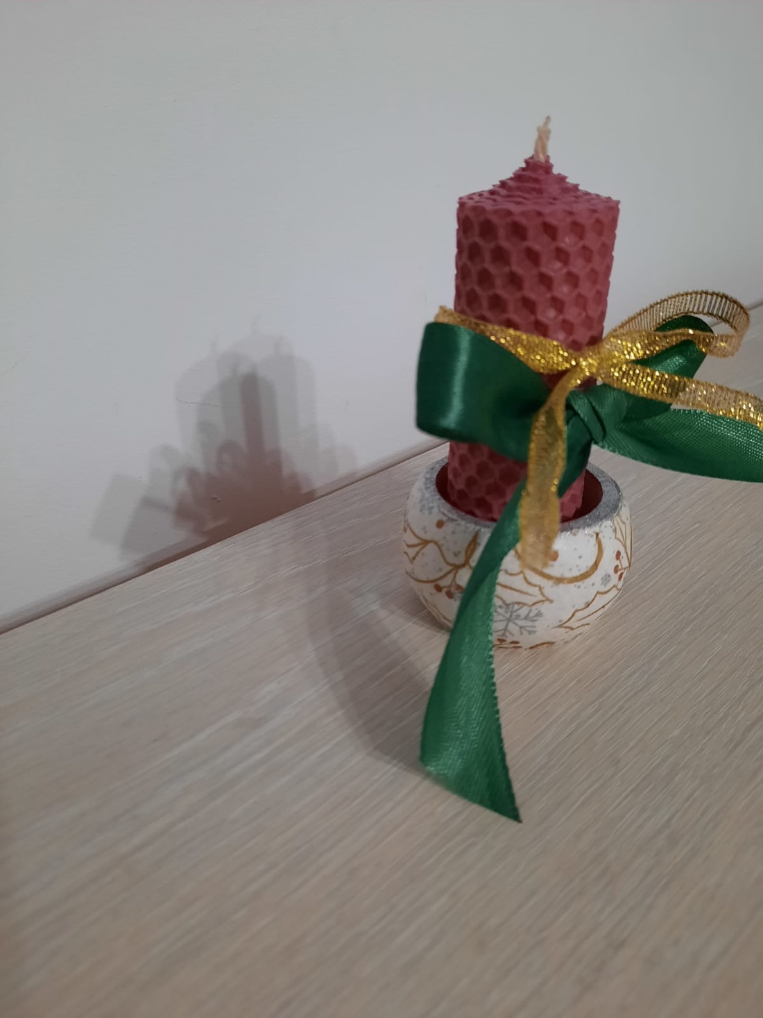 Suport  si lumanare fagure roz - casă & stil de viață - lumânări, parfumuri, arome - lumânări și sfeșnice - Artynos.ro