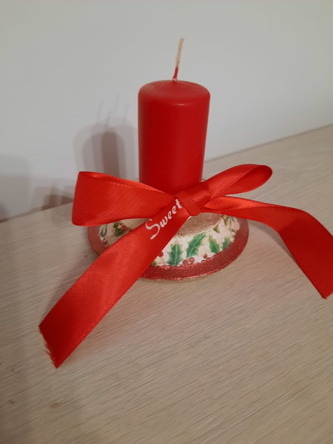 Suport rotund si lumanare rosie - casă & stil de viață - lumânări, parfumuri, arome - lumânări și sfeșnice - Artynos.ro