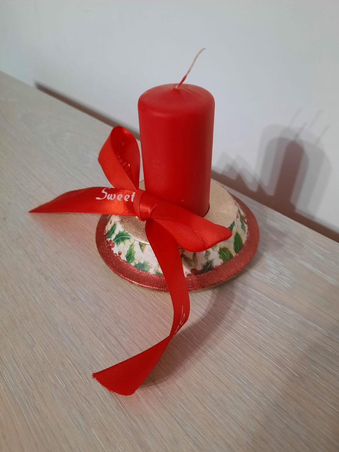 Suport rotund si lumanare rosie - casă & stil de viață - lumânări, parfumuri, arome - lumânări și sfeșnice - Artynos.ro