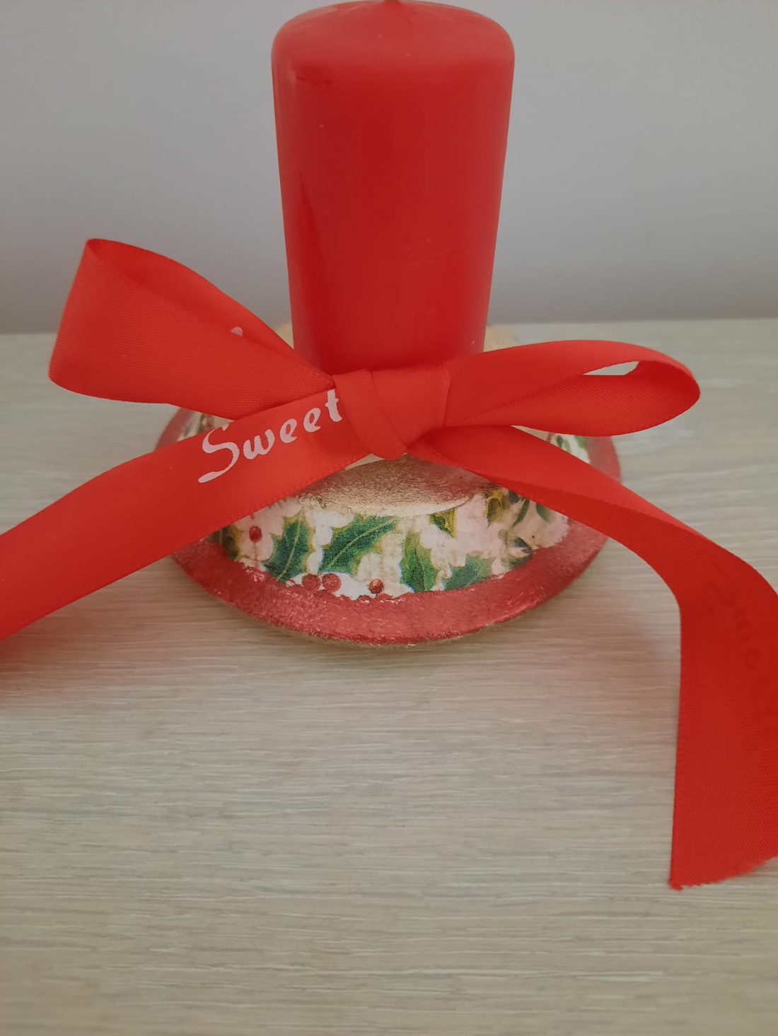 Suport rotund si lumanare rosie - casă & stil de viață - lumânări, parfumuri, arome - lumânări și sfeșnice - Artynos.ro