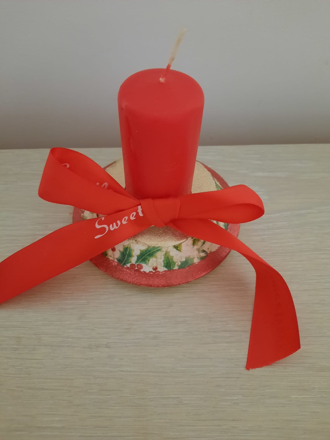 Suport rotund si lumanare rosie - casă & stil de viață - lumânări, parfumuri, arome - lumânări și sfeșnice - Artynos.ro