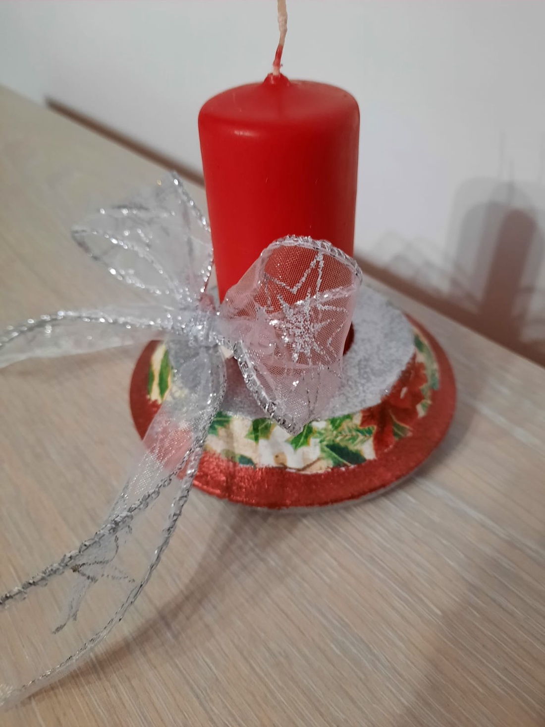 Suport rotund si lumanare rosie - casă & stil de viață - lumânări, parfumuri, arome - lumânări și sfeșnice - Artynos.ro