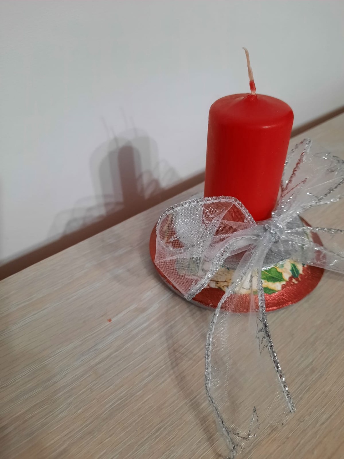 Suport rotund si lumanare rosie - casă & stil de viață - lumânări, parfumuri, arome - lumânări și sfeșnice - Artynos.ro