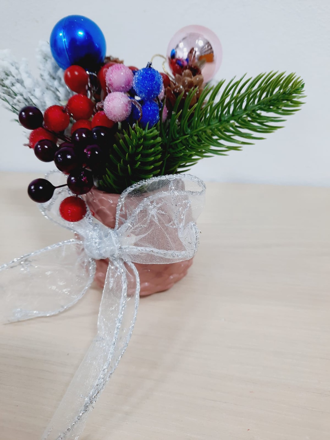 Decoratiune in recipient con roz prafuit - casă & stil de viață - accesorii pentru decorat casa - decorațiuni de masă și decorațiuni pentru rafturi  - decorațiuni de masă - Artynos.ro