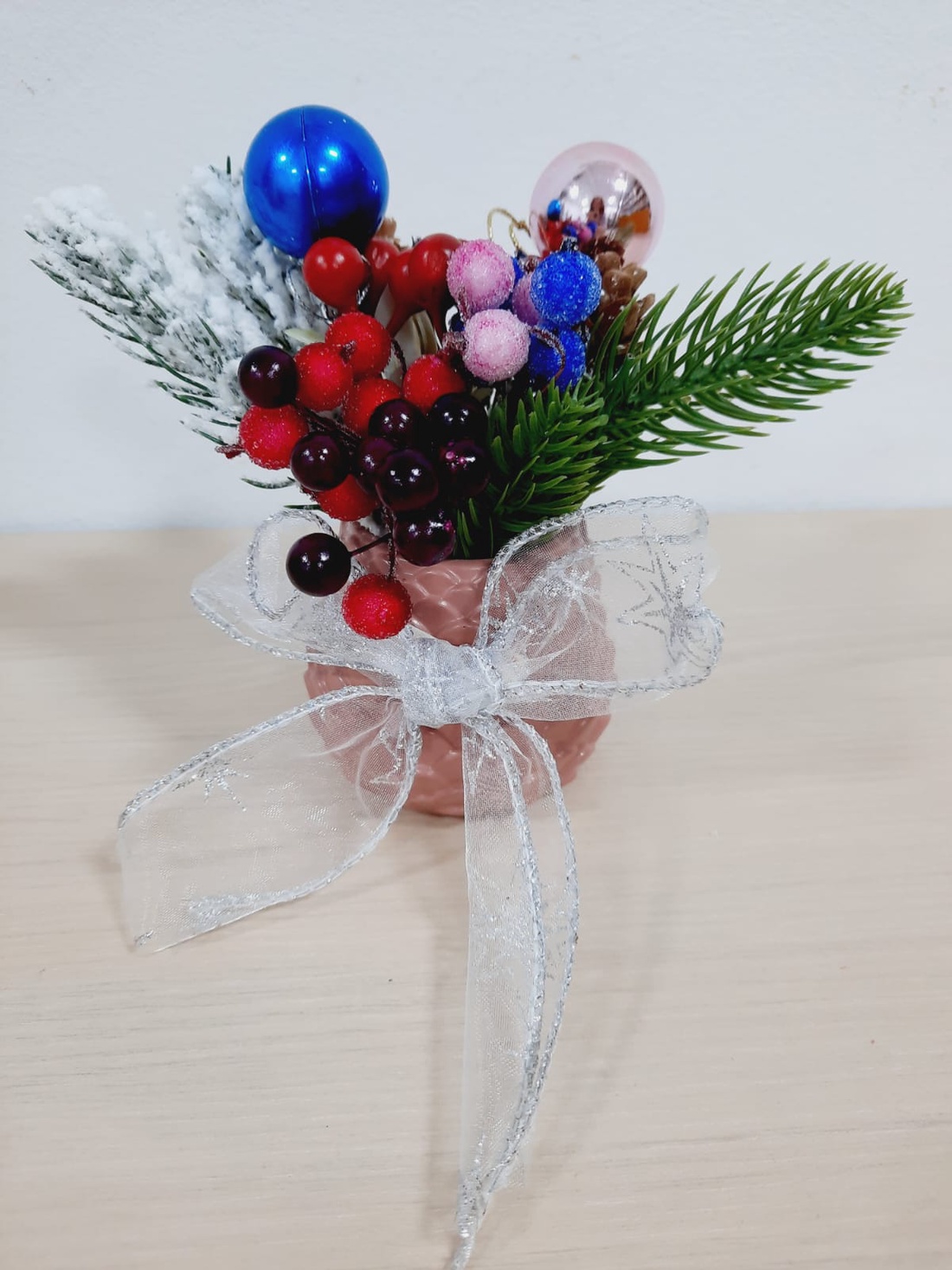 Decoratiune in recipient con roz prafuit - casă & stil de viață - accesorii pentru decorat casa - decorațiuni de masă și decorațiuni pentru rafturi  - decorațiuni de masă - Artynos.ro