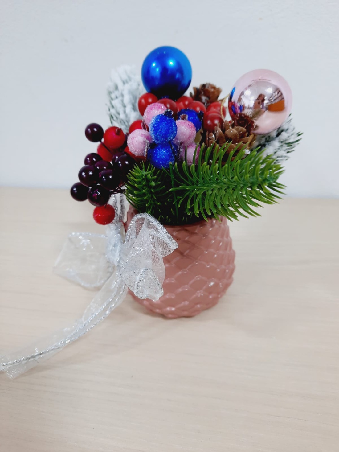 Decoratiune in recipient con roz prafuit - casă & stil de viață - accesorii pentru decorat casa - decorațiuni de masă și decorațiuni pentru rafturi  - decorațiuni de masă - Artynos.ro