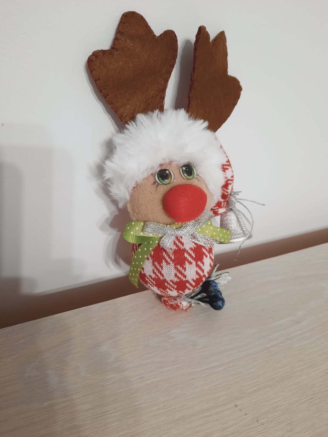 Ren mic cu clopotel  - crăciun - decorațiuni de crăciun de casă - globuri de crăciun - Artynos.ro