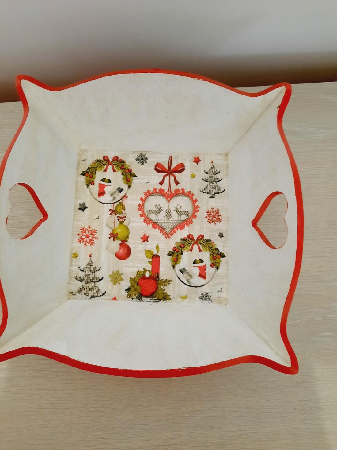 Cos de fructe patrat cu inimi - casă & stil de viață - accesorii pentru decorat casa - decorațiuni de masă și decorațiuni pentru rafturi  - decorațiuni de masă - Artynos.ro