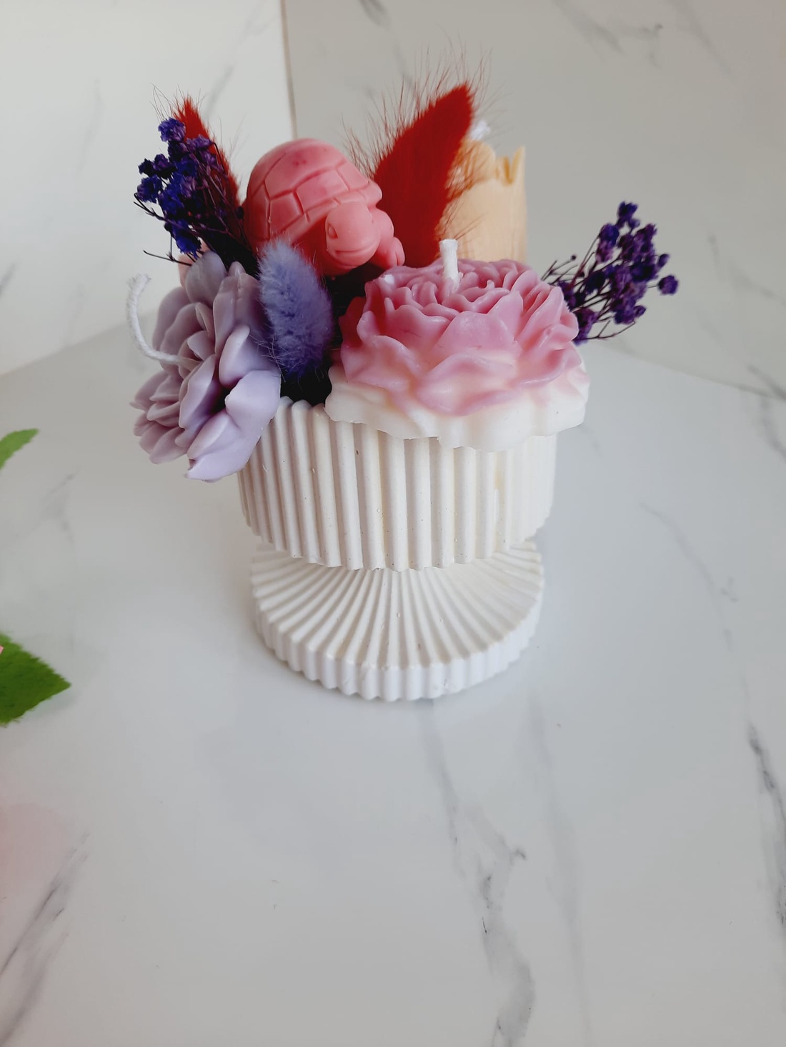 Recipient ceramic cu flori de ceara - casă & stil de viață - decorațiuni de casă - decorațiuni de masă și rafturi - decorațiuni de masă - Artynos.ro