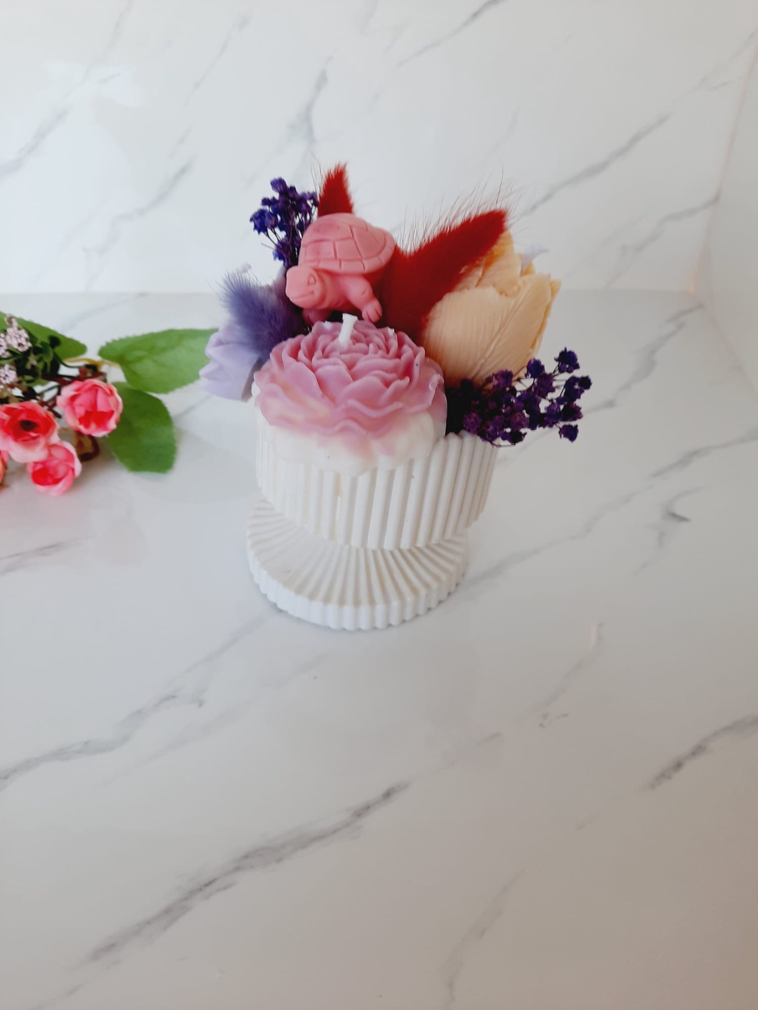 Recipient ceramic cu flori de ceara - casă & stil de viață - decorațiuni de casă - decorațiuni de masă și rafturi - decorațiuni de masă - Artynos.ro