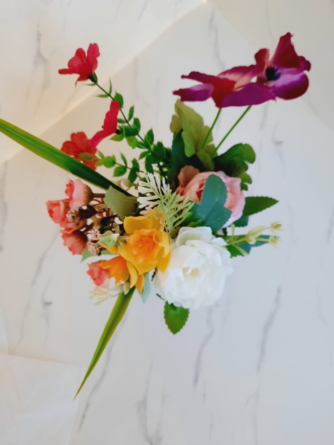 Vaza mica cu flori - casă & stil de viață - decorațiuni de casă - accesorii florale - buchete de flori - Artynos.ro