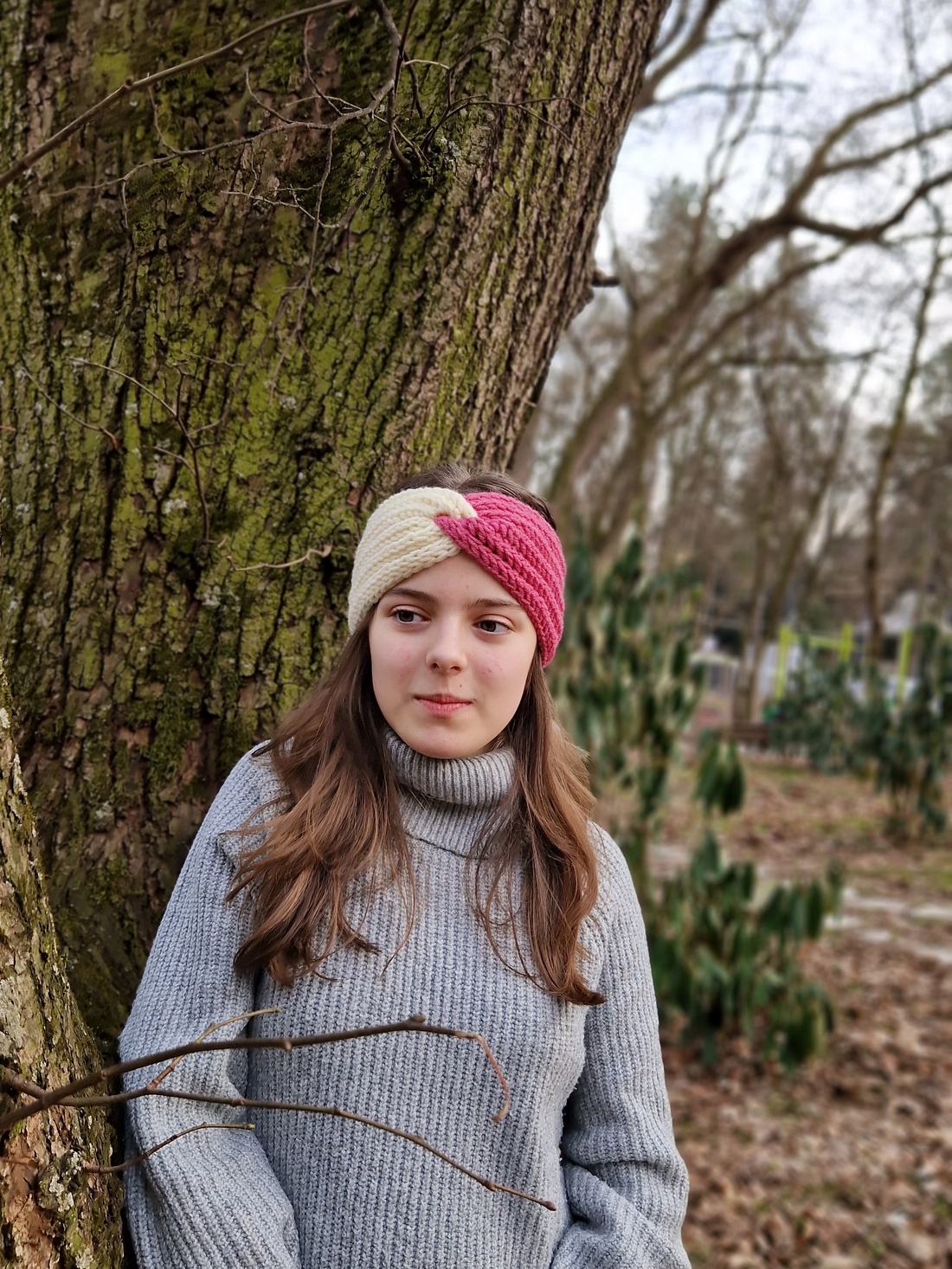 Bentiță în două culori alb unt și roz - îmbrăcăminte și modă - eșarfe, pălării, fularuri - căciulă - Artynos.ro